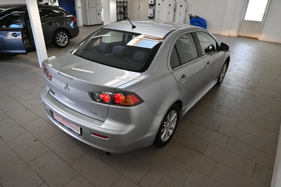 Mitsubishi Lancer 1,6 Invite SportSedan 4d
