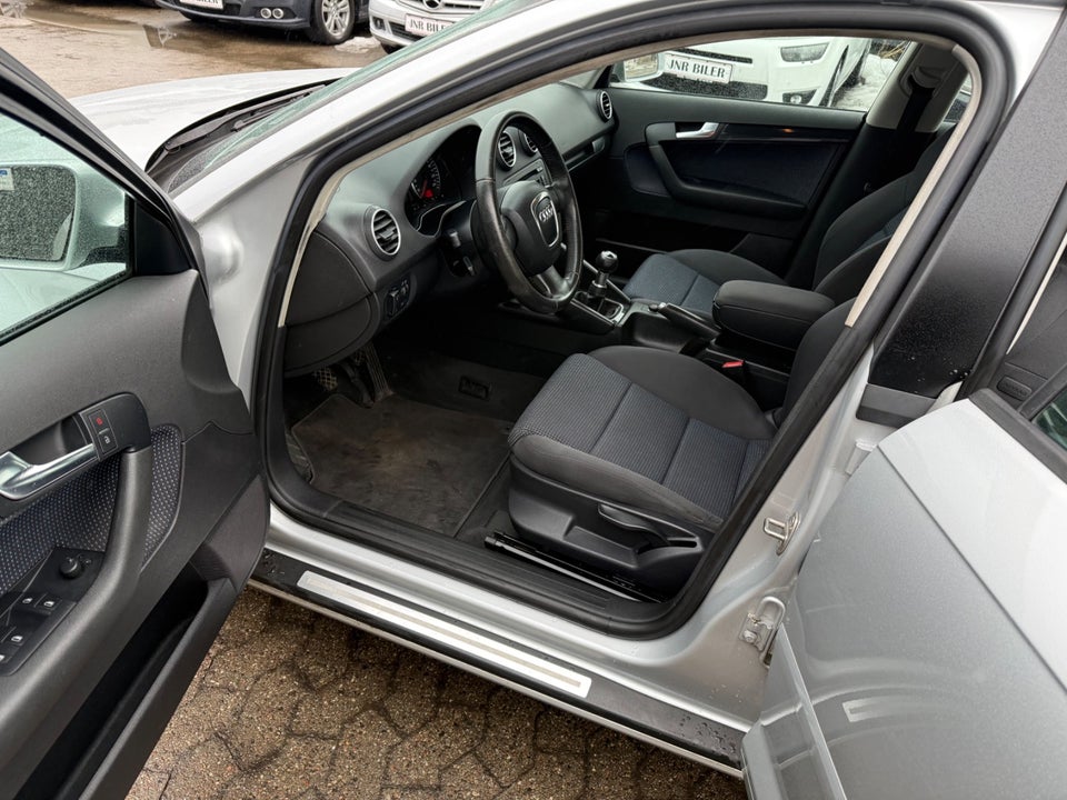 Audi A3 1,4 TFSi Attraction Sportback 5d