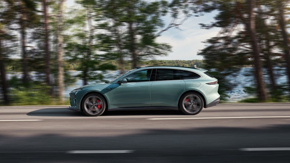 NIO ET5 Touring 75 Standard Range 5d