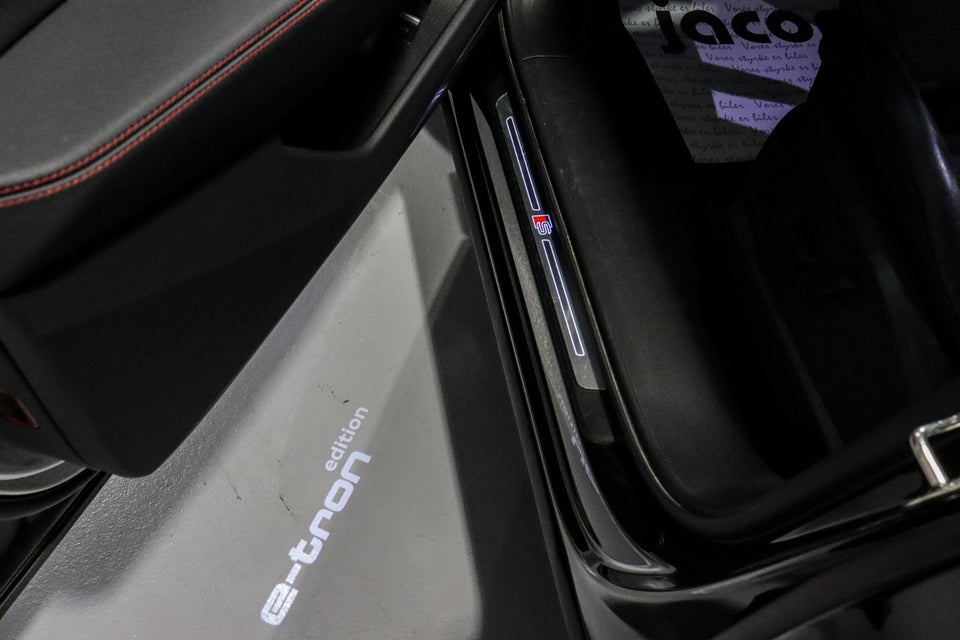 Audi Q8 e-tron 55 S-line quattro 5d