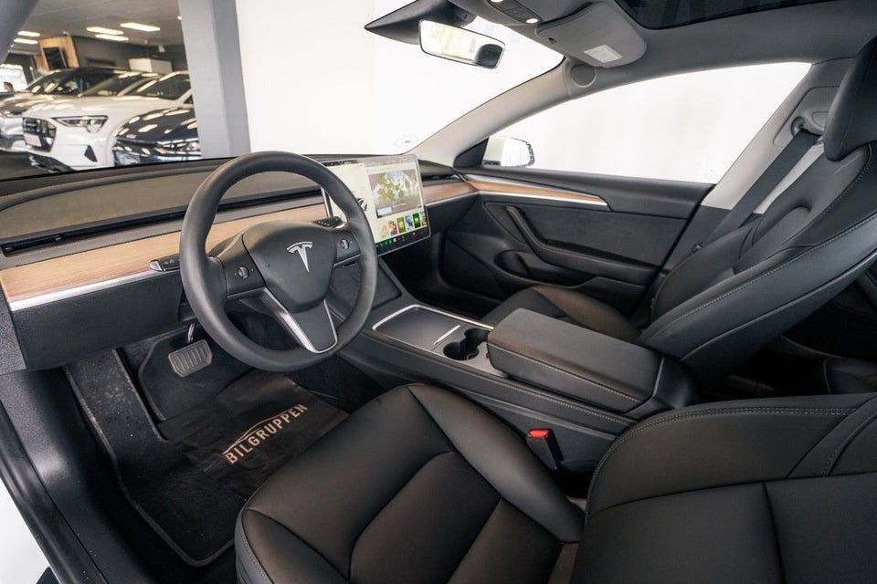 Tesla Model 3 Standard Range+ RWD 4d