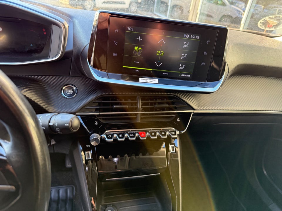 Peugeot 2008 1,5 BlueHDi 100 Allure Pack Van 5d