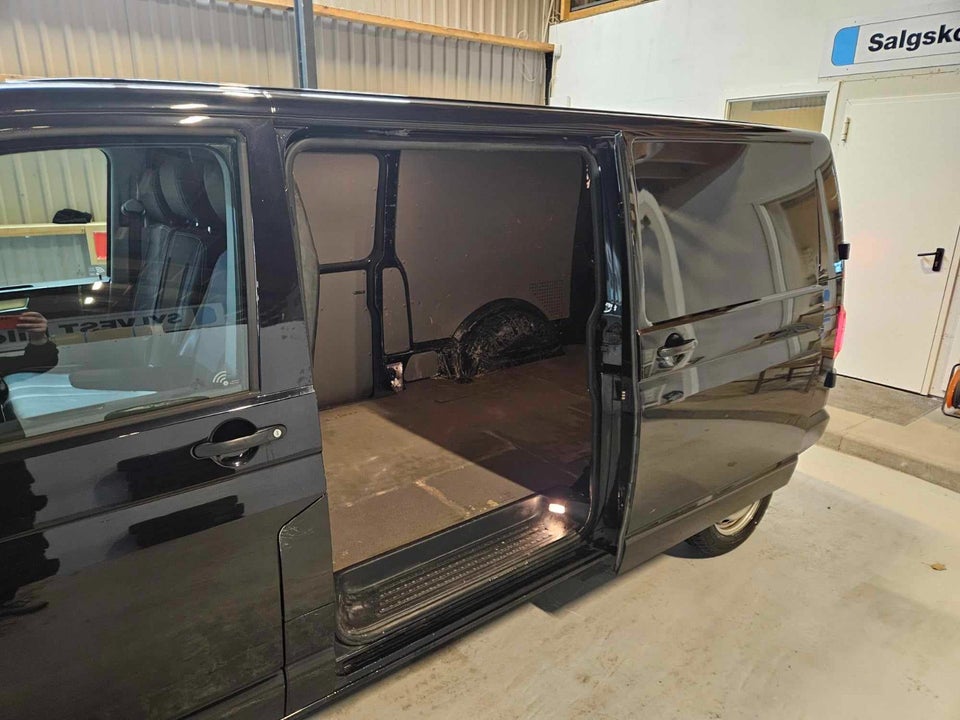 VW Transporter 2,0 TDi 150 Kassevogn DSG lang