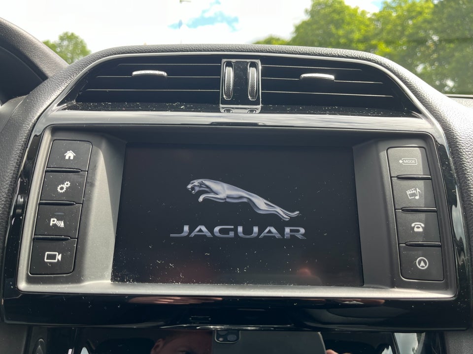 Jaguar F-Pace 2,0 D180 Prestige aut. 5d