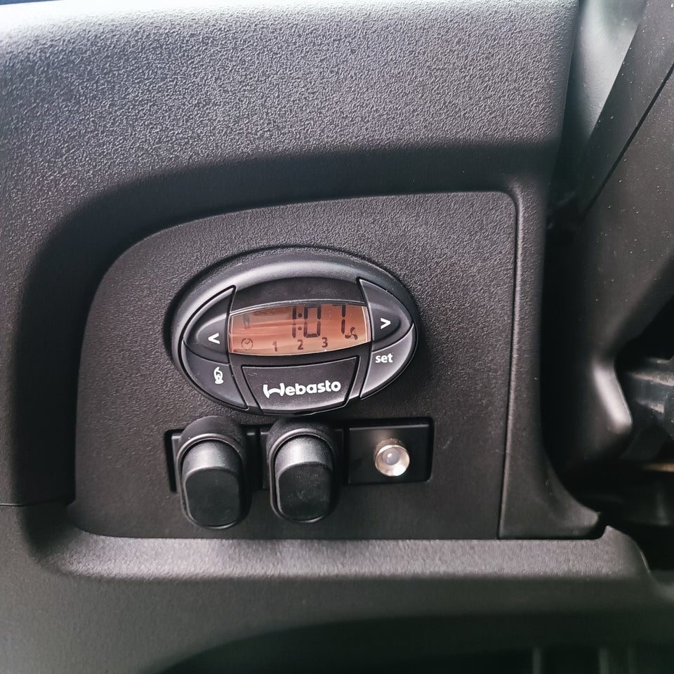 Iveco Daily 3,0 35S18 Box m/lift AG8 2d