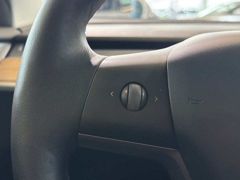 Tesla Model 3 RWD 4d