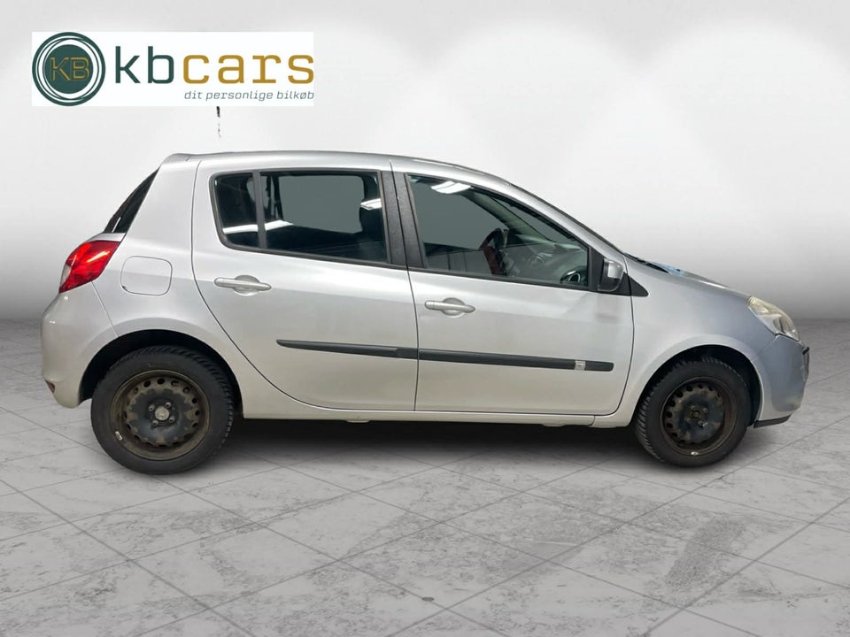 Renault Clio III 1,2 16V Expression 5d