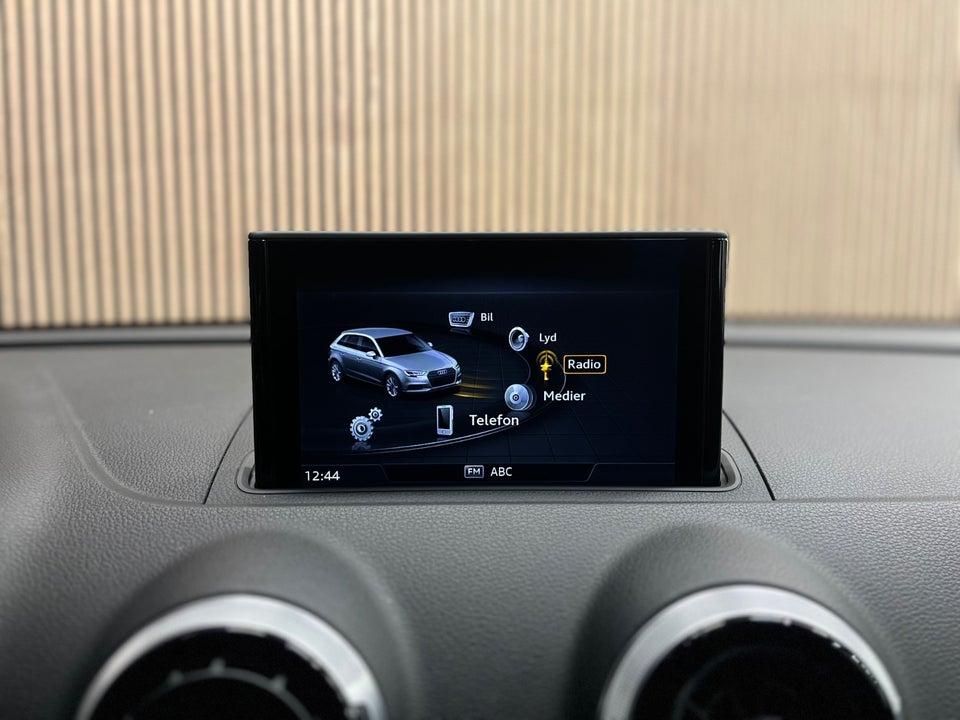 Audi A3 40 TFSi e Prestige Sportback S-tr. 5d