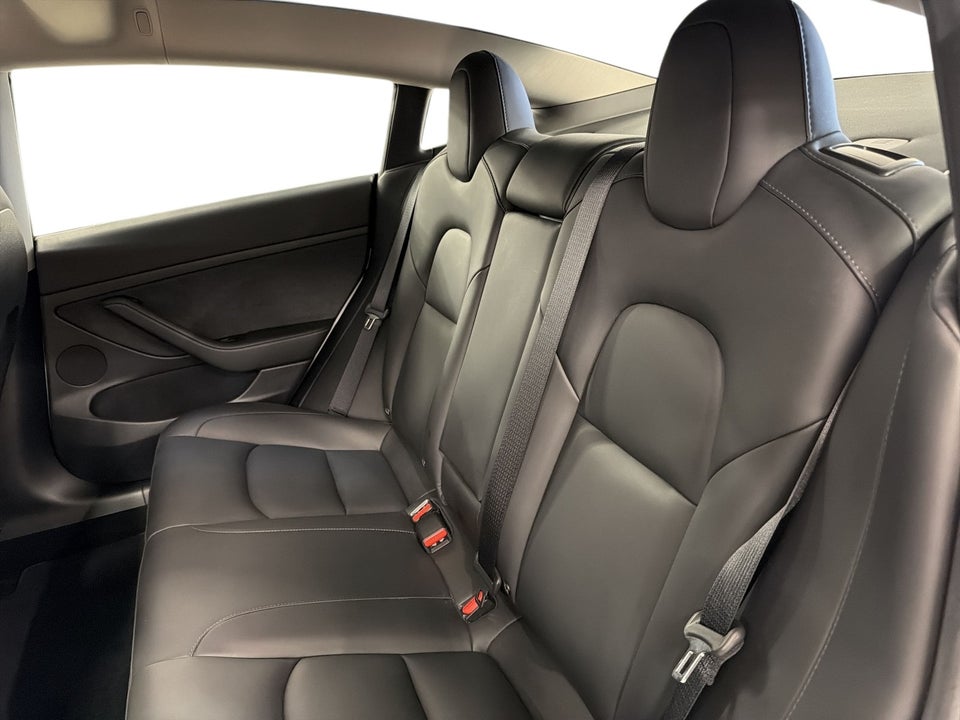 Tesla Model 3 Standard Range+ RWD 4d