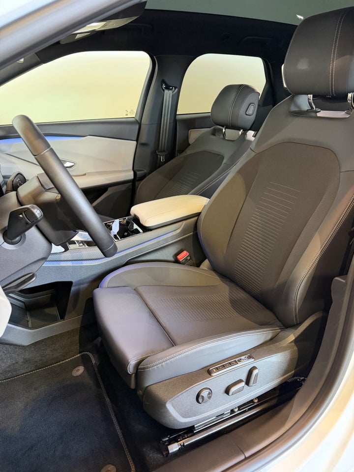 Ford Capri 77 Premium Extended Range 5d