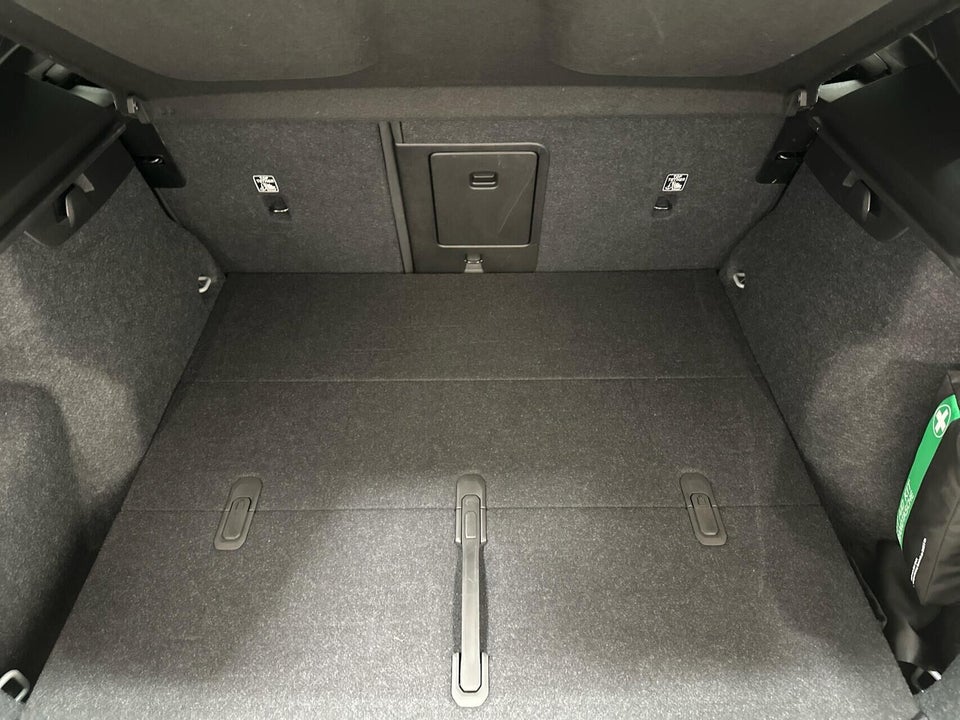 Volvo EX40 Standard Range Core 5d