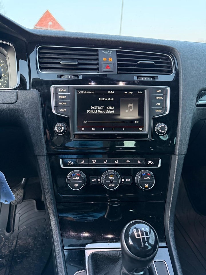 VW Golf VII 1,6 TDi 105 Highline Variant DSG BMT 5d