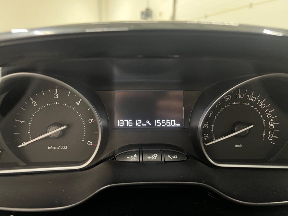 Peugeot 208 1,6 BlueHDi 100 Desire Sky 5d