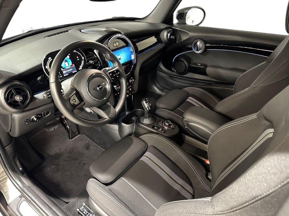 MINI Cooper SE Essential 3d