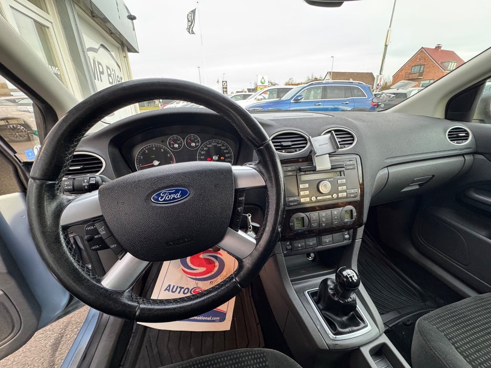 Ford Focus 1,6 Ti-VCT Ghia stc. 5d