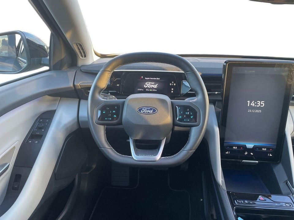 Ford Explorer 82 Premium Extended Range 5d