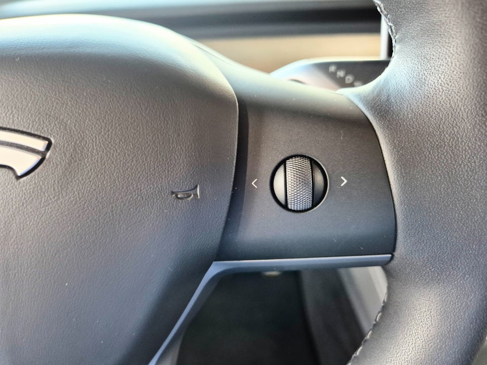 Tesla Model Y Long Range AWD 5d