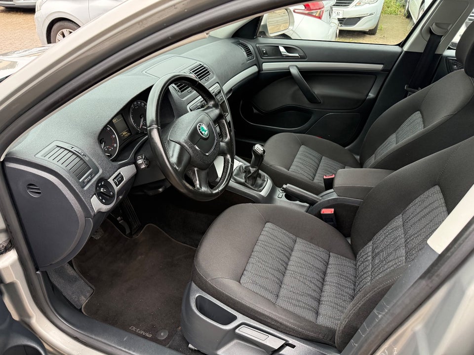 Skoda Octavia 1,8 TSi 160 Elegance Combi 5d
