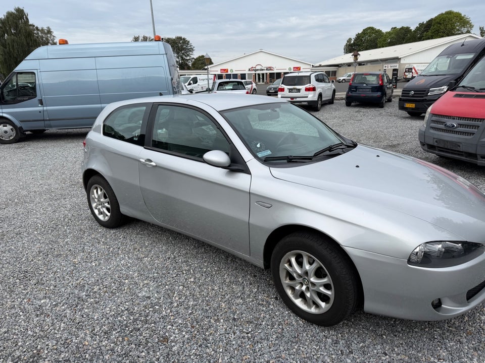 Alfa Romeo 147 1,6 TS 16V 5d