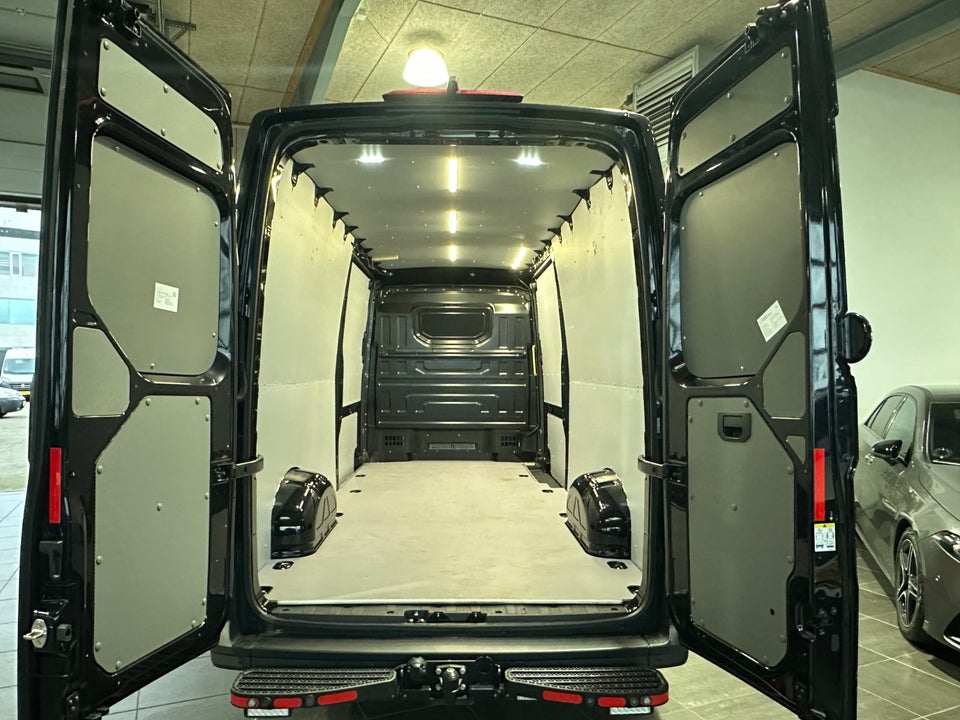 VW Crafter 35 2,0 TDi 177 Kassevogn L4H3 aut.