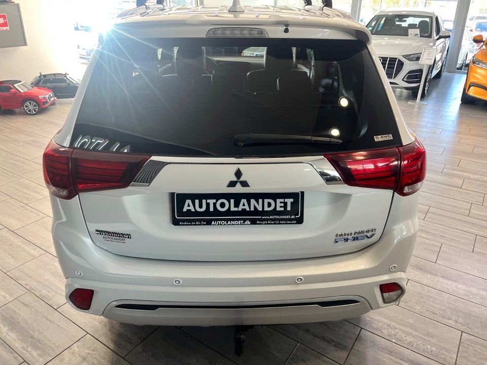 Mitsubishi Outlander 2,4 PHEV Intense CVT 4WD 5d