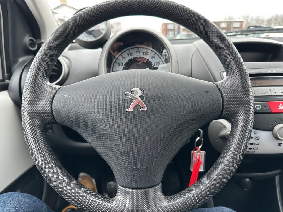 Peugeot 107 1,0 Motion White 5d