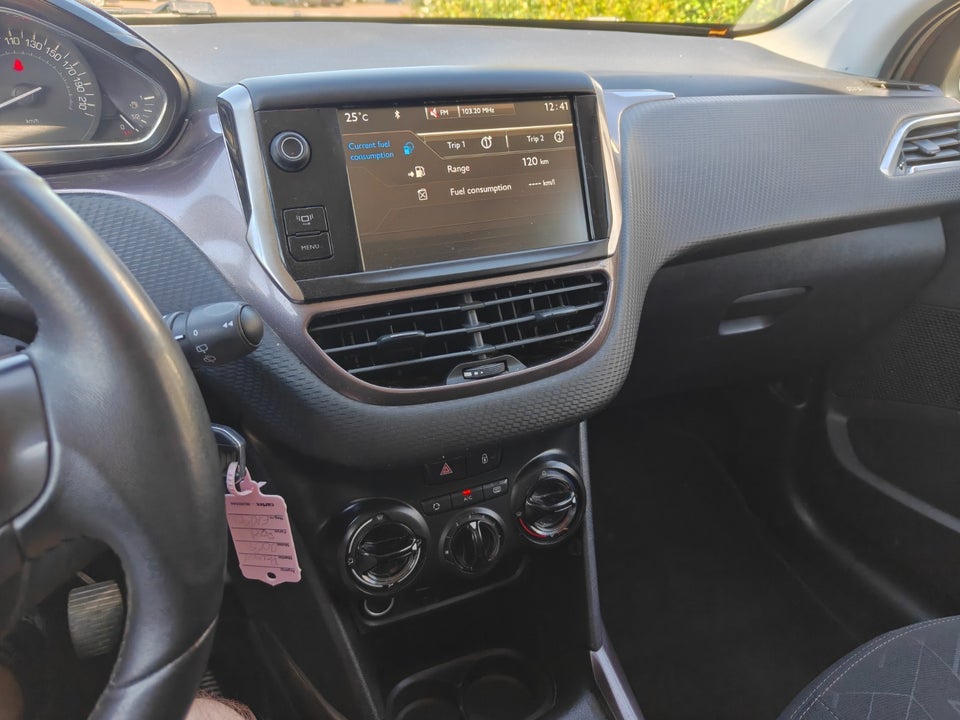 Peugeot 2008 1,2 VTi 82 Allure 5d