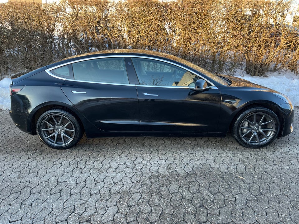 Tesla Model 3 Standard Range+ RWD 4d