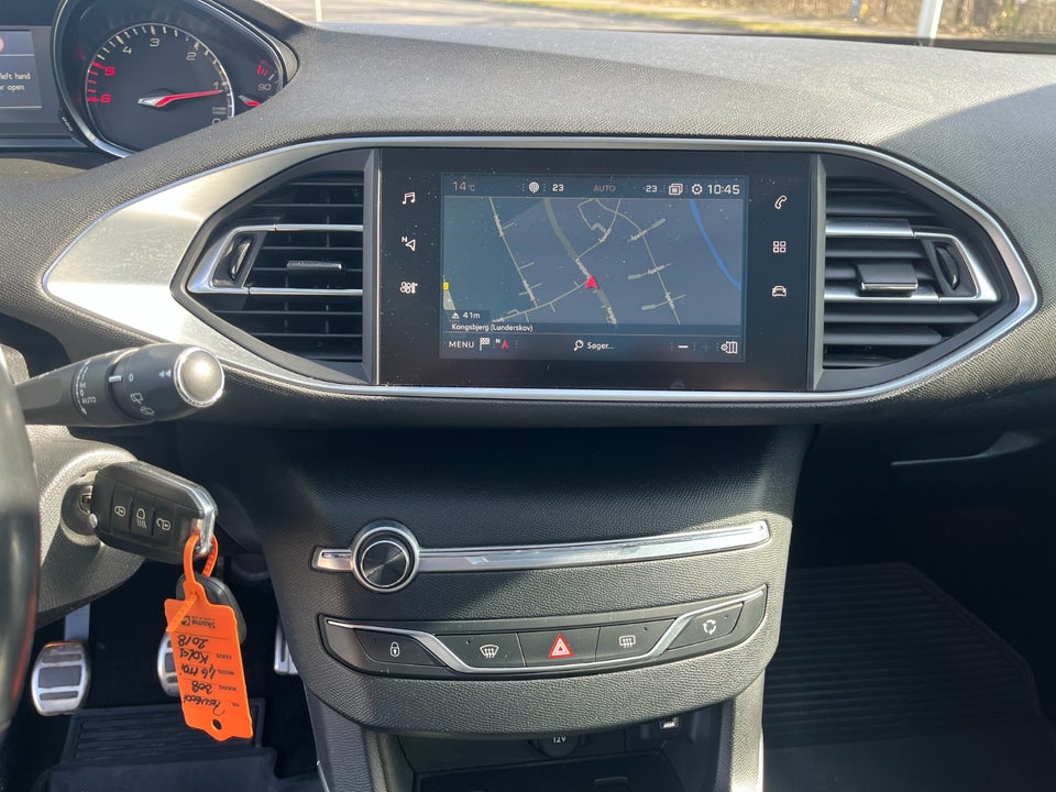 Peugeot 308 1,6 BlueHDi 120 Allure Sky 5d