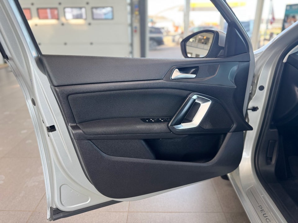 Peugeot 308 1,6 BlueHDi 120 Style SW 5d