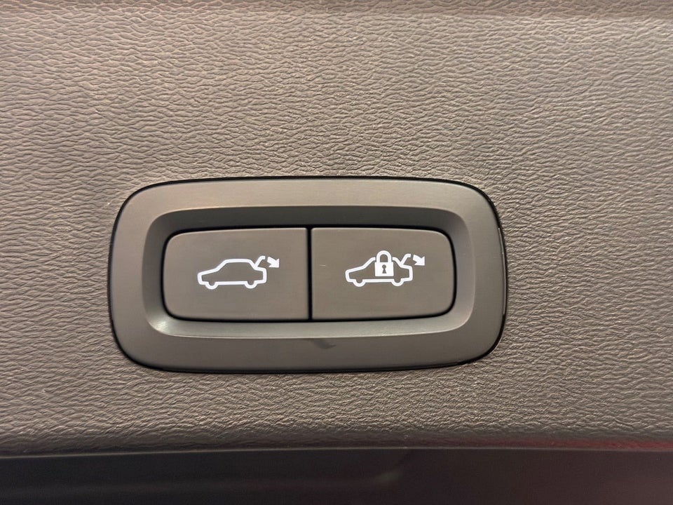 Volvo EX40 Twin Black Edition 5d