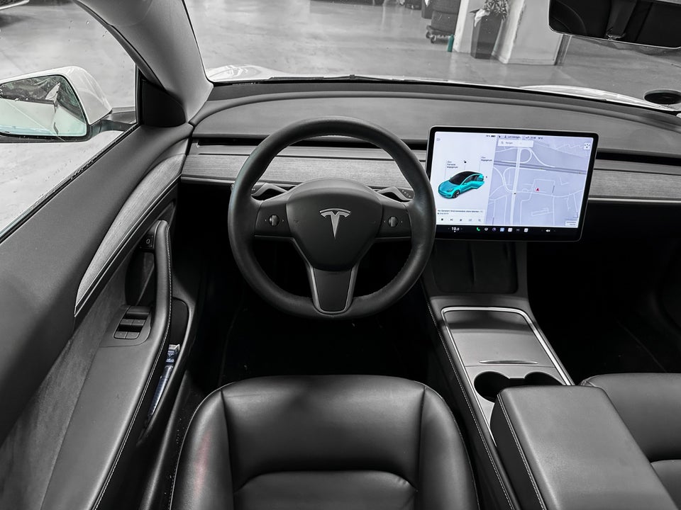 Tesla Model 3 Standard Range+ RWD 4d