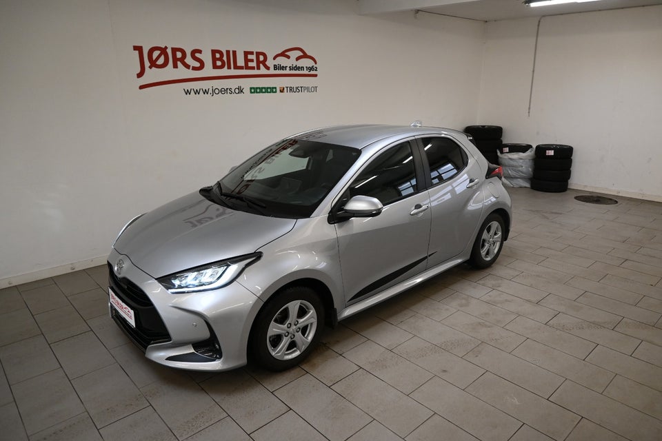 Toyota Yaris 1,5 Hybrid Executive e-CVT 5d