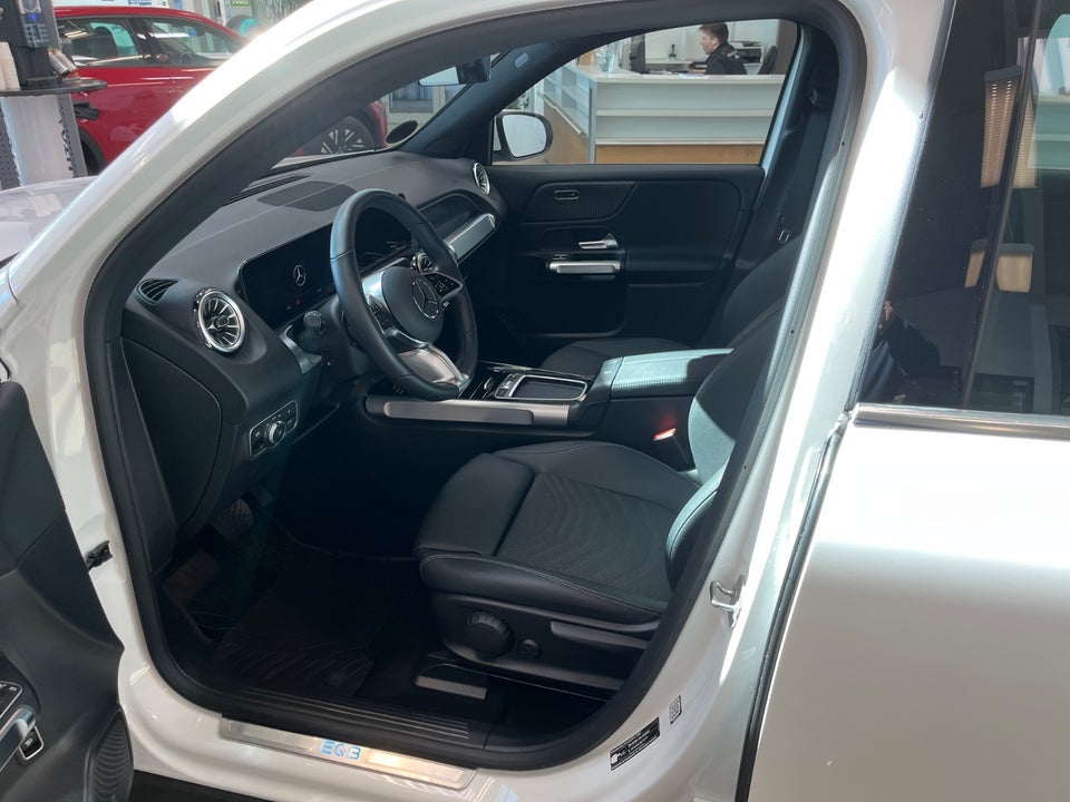 Mercedes EQB300 Progressive 4Matic 5d