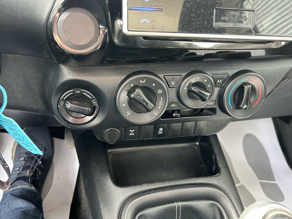 Toyota HiLux 2,4 D-4D 150 T1 Ex.Kab 2d