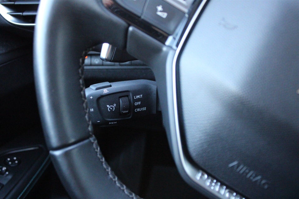 Peugeot 3008 1,6 Hybrid First Selection EAT8 5d