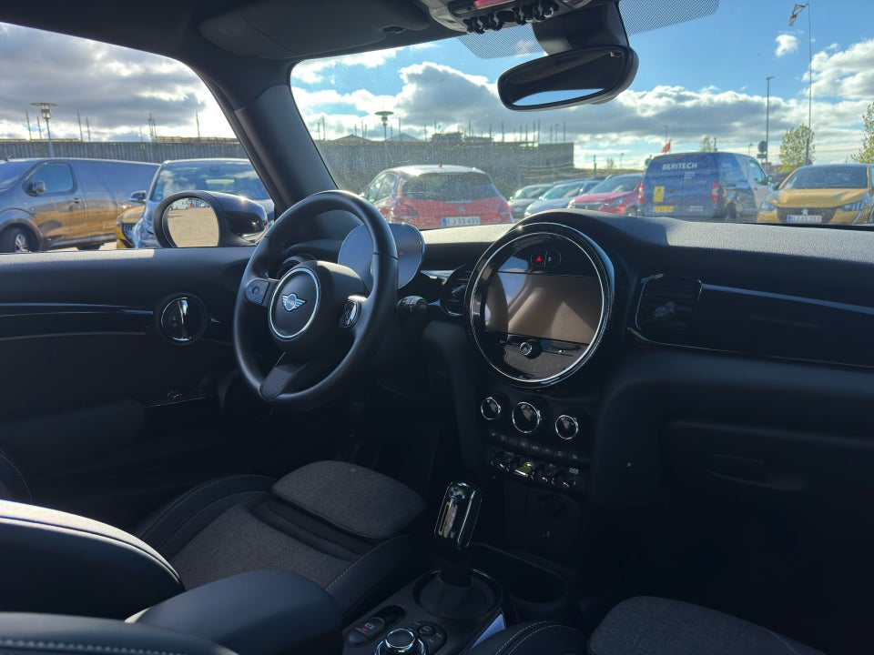 MINI Cooper SE Essential 3d
