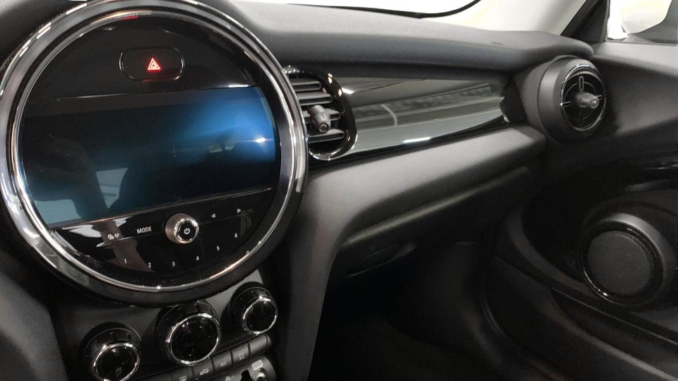 MINI Cooper SE Essential 3d