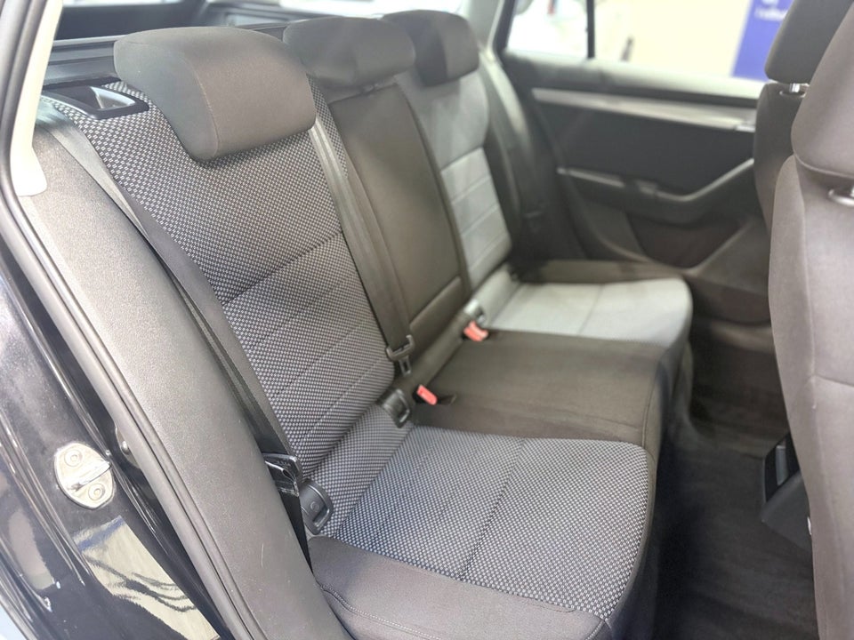 Skoda Octavia 1,6 TDi 110 Ambition Combi DSG 5d