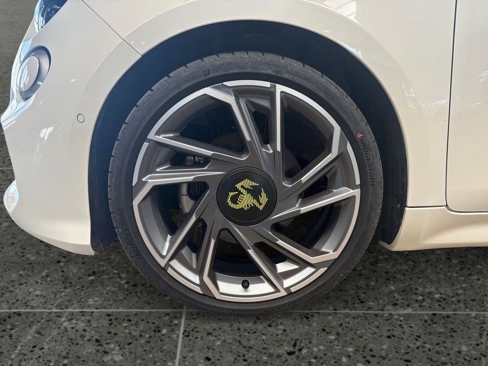 Abarth 500e Scorpionissima 3d