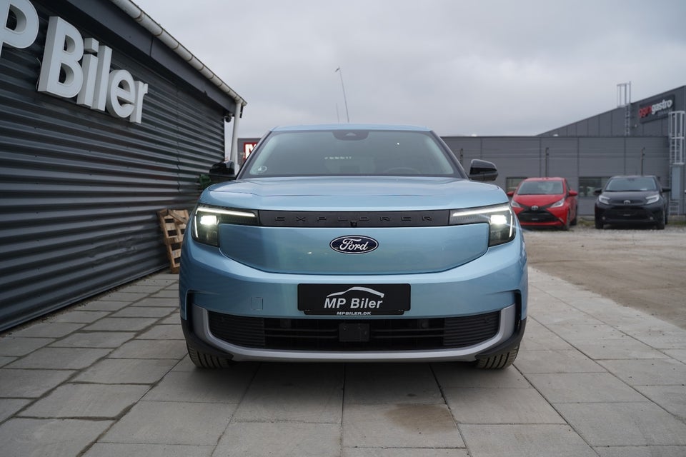 Ford Explorer 77 Select Extended Range 5d