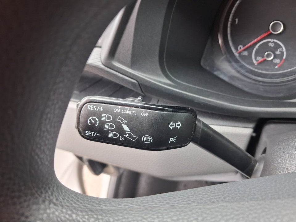 VW Transporter 2,0 TDi 110 Kassevogn lang