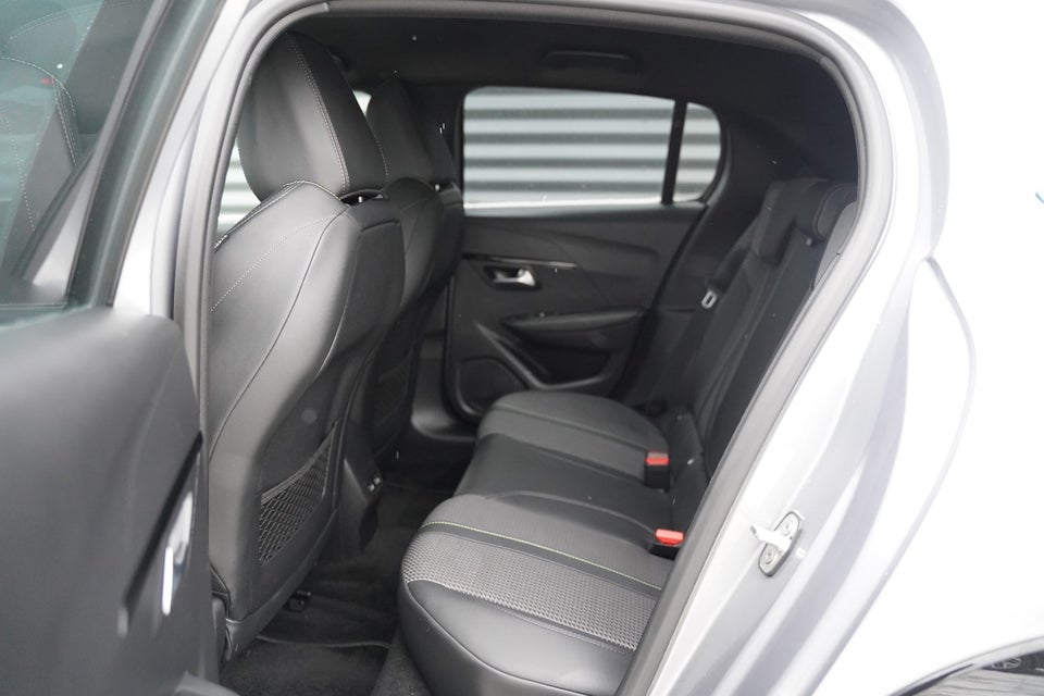 Peugeot e-208 50 GT 5d