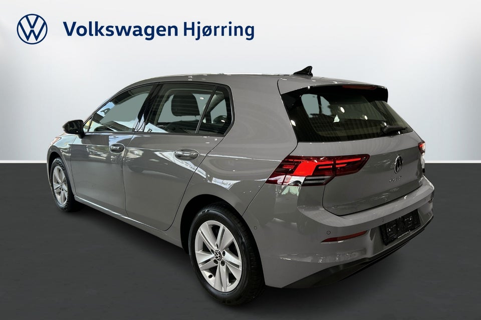 VW Golf VIII 1,5 eTSi 130 Life DSG 5d