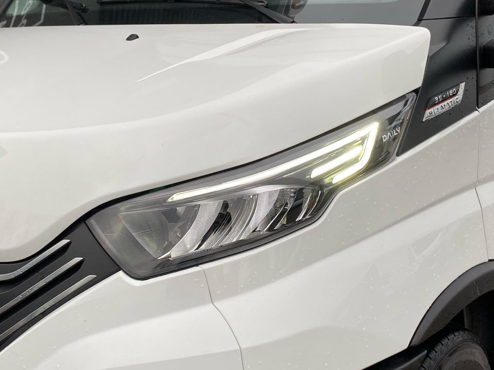 Iveco Daily 3,0 35S18 4100mm Box m/lift AG8