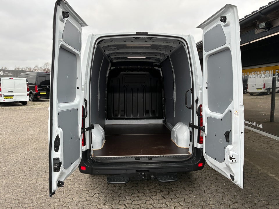 Renault Master IV T33 2,3 dCi 135 L2H2 Kassevogn