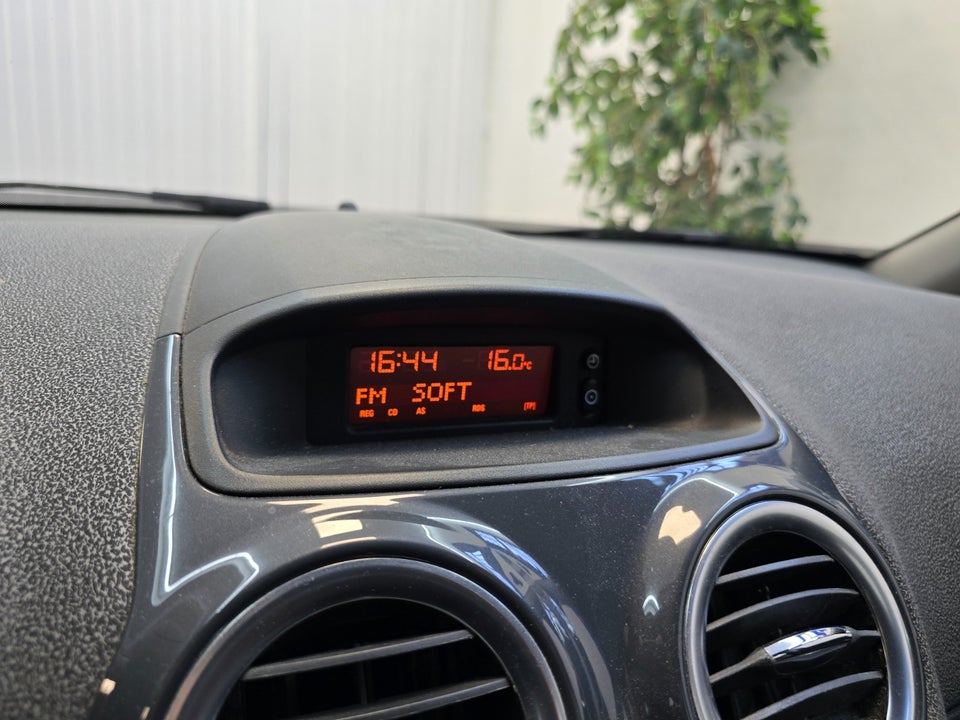 Opel Corsa 1,2 16V Cosmo 5d