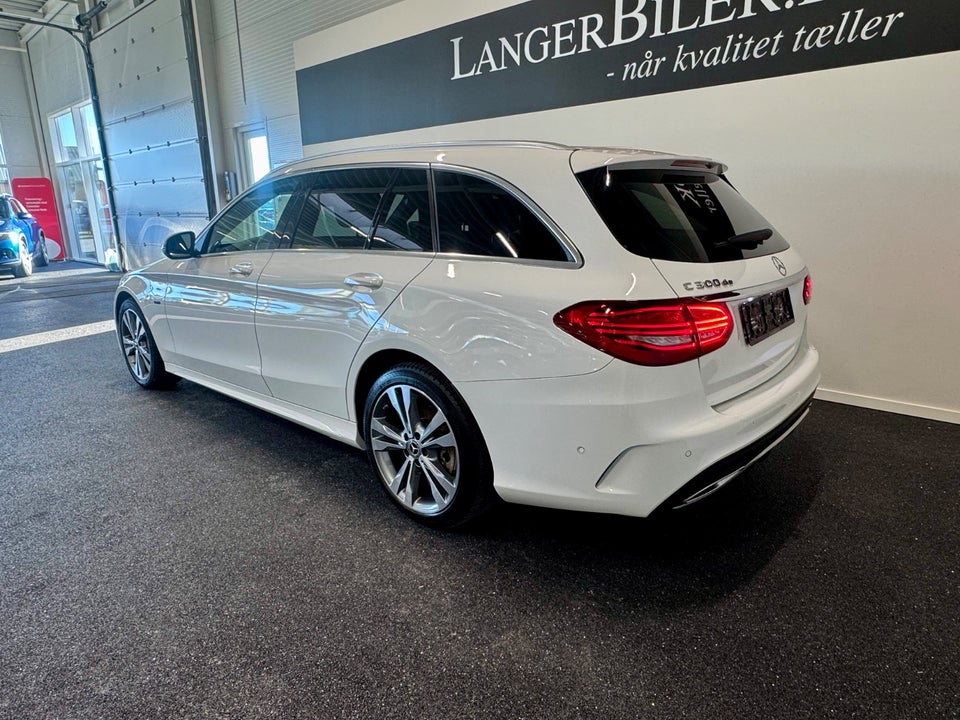 Mercedes C300 de 2,0 AMG Line stc. aut. 5d