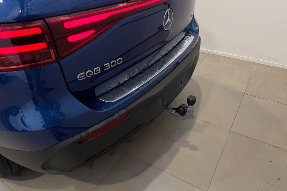 Mercedes EQB300 AMG Line 4Matic 5d