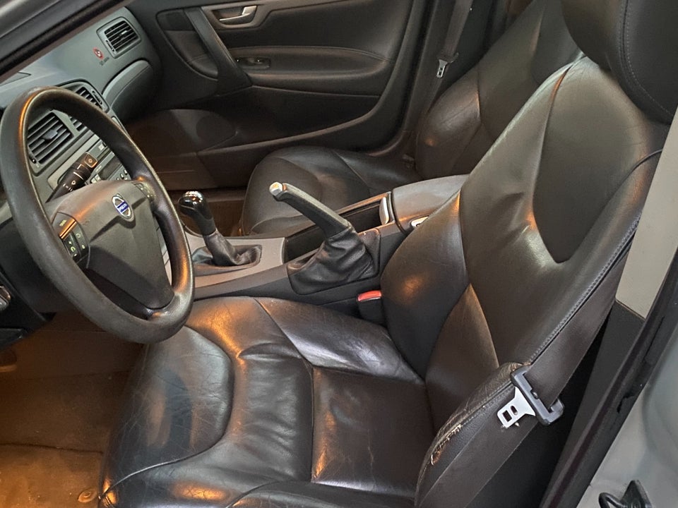 Volvo S60 2,4 170 Momentum 4d